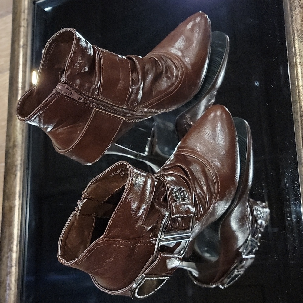 Brown London Accent Belmont size 7 heel booties